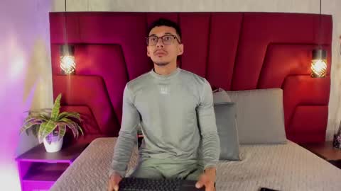 Milo online show from May 2, 12:33 pm