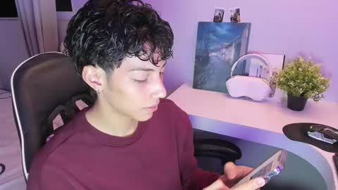 Phil.   INDEPENDENT MODEL online show from December 3, 6:14 am