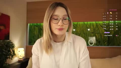 Bella online show from October 28, 5:58 pm