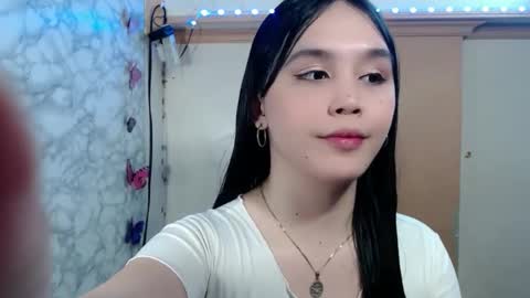 Ms Pia online show from April 23, 4:52 pm
