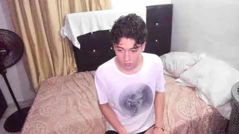 picaszomilos350 online show from February 13, 6:39 am