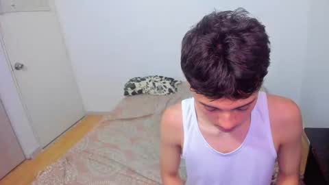 picaszomilos350 online show from March 14, 8:18 am