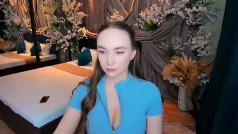 Snapshot of pieceofinspiration chatting on February 25, 10:20 pm Emelie online show from February 25, 10:20 pm