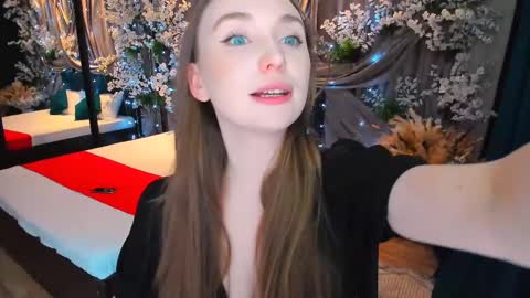 Snapshot of pieceofinspiration chatting on February 13, 8:24 pm Emelie online show from February 13, 8:24 pm