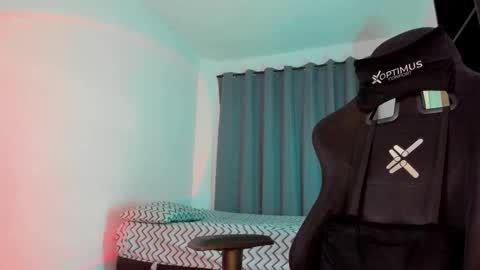 Pierre online show from December 18, 1:23 am