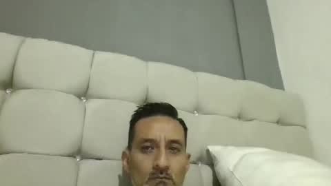 pieslatinos online show from January 14, 2:52 am