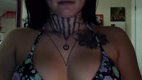 Snapshot of piinkpussycat2001 chatting on October 29, 12:01 am piinkpussycat2001 online show from October 29, 12:01 am