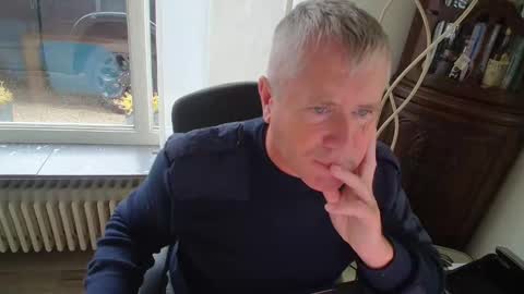 piloonklim online show from October 25, 10:25 am