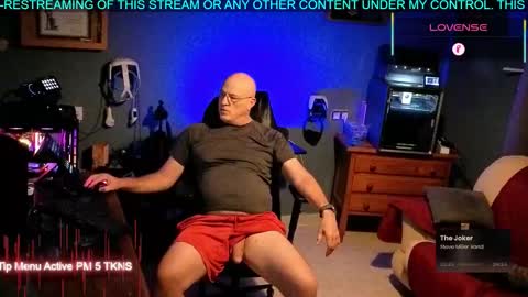 Snapshot of pilot_dave_69 chatting on October 3, 6:27 pm Dave online show from October 3, 6:27 pm