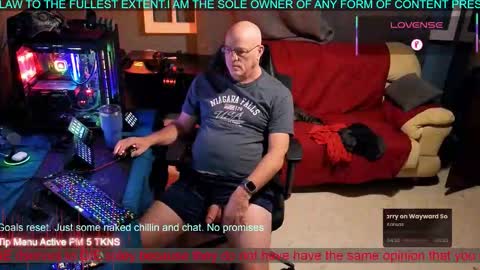 Snapshot of pilot_dave_69 chatting on September 13, 3:20 am Dave online show from September 13, 3:20 am