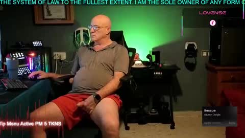 Snapshot of pilot_dave_69 chatting on October 1, 3:49 am Dave online show from October 1, 3:49 am
