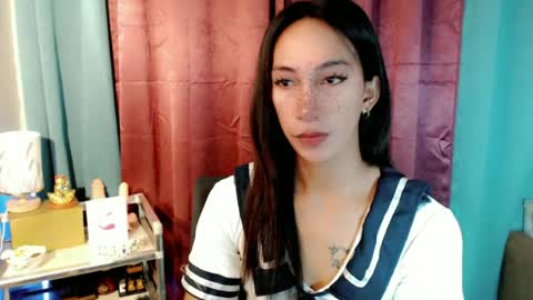 lucyLove online show from June 18, 3:45 am