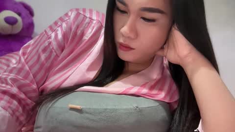 sofielove online show from April 29, 5:40 pm
