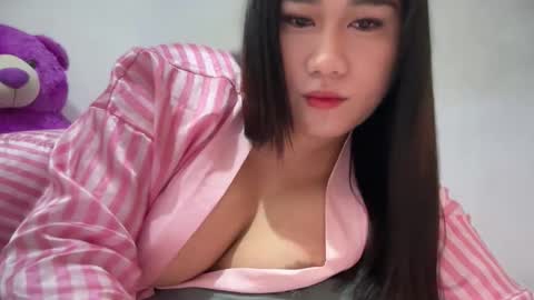 sofielove online show from April 29, 3:50 pm