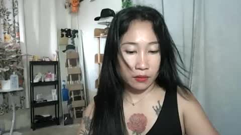 yumie  online show from August 1, 2:02 am