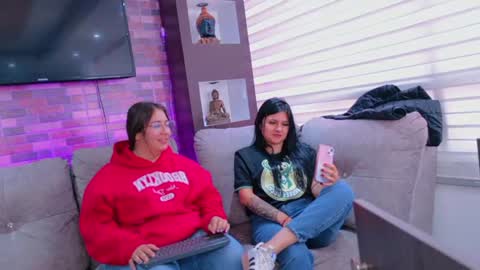 pink_as online show from June 17, 2:44 pm