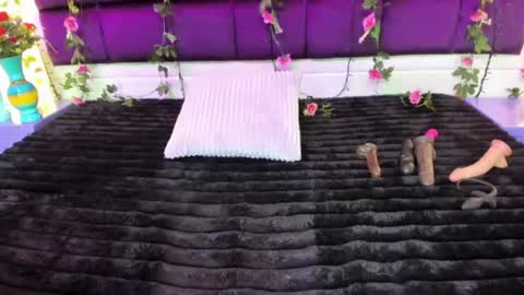 Pink Lovee  online show from July 4, 1:37 pm