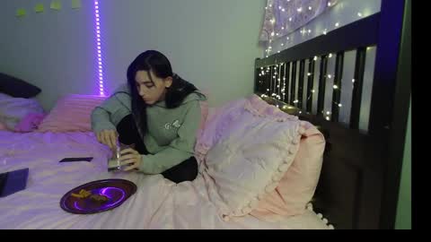 pink_tv online show from October 3, 2:10 am