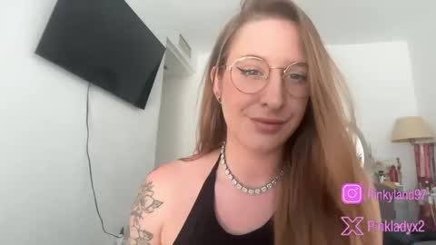 pinkladyx2 online show from May 21, 1:17 pm