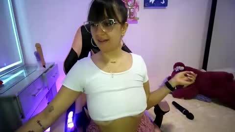 pinkvixen69 online show from May 2, 3:29 pm