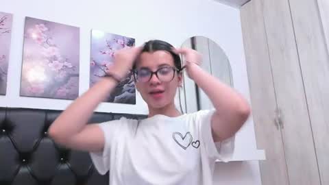 pinky_f00x online show from July 3, 7:29 pm