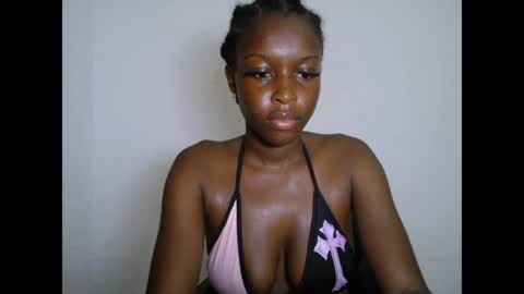 pinkykiki_247 online show from April 28, 2:27 am