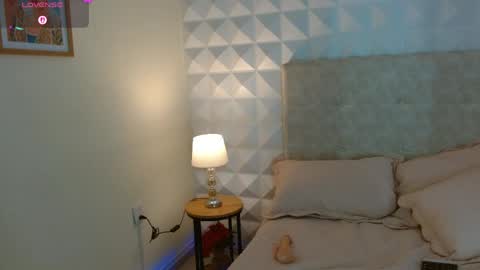 Perla online show from April 27, 3:42 pm