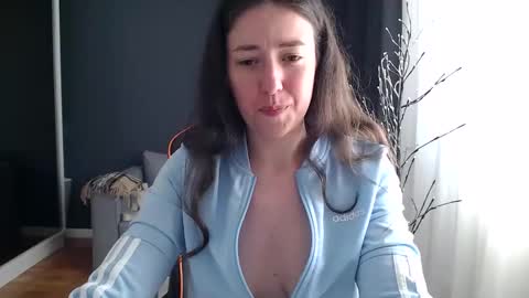 piscesgirl06 online show from April 11, 7:45 am