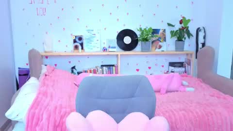Molly online show from July 26, 8:45 am