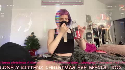 Snapshot of pixie_praxis chatting on December 24, 5:02 pm pixie_praxis online show from December 24, 5:02 pm