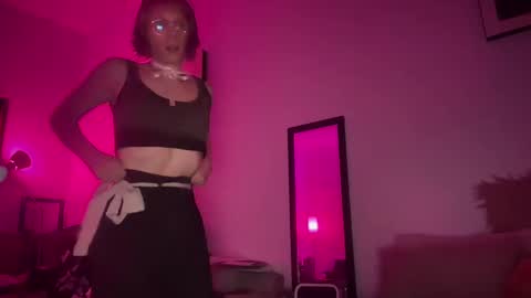 Snapshot of pixie_praxis chatting on February 5, 8:11 am pixie_praxis online show from February 5, 8:11 am