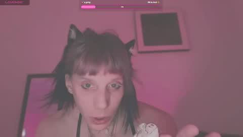 Snapshot of pixie_praxis chatting on February 8, 12:39 pm pixie_praxis online show from February 8, 12:39 pm