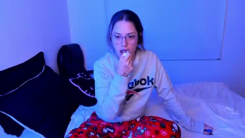 pixie online show from June 17, 3:11 am