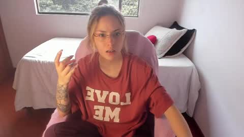 pixie online show from April 18, 7:40 pm