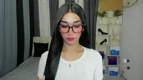 pixiedoll_ online show from March 8, 6:23 pm