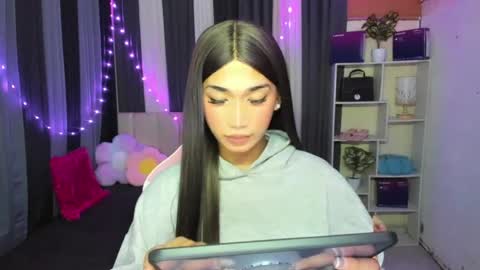 pixiedoll_ online show from July 10, 7:18 pm