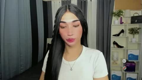 pixiedoll_ online show from March 17, 5:34 am