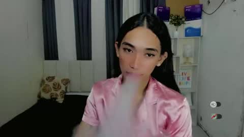 pixiedoll_ online show from December 19, 9:10 pm