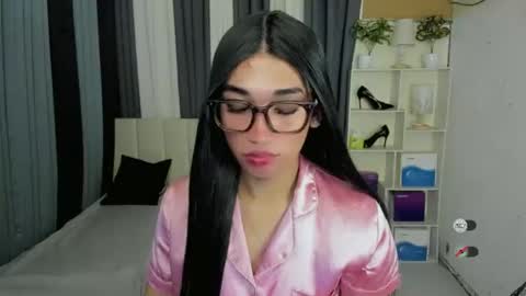 pixiedoll_ online show from March 10, 6:56 pm