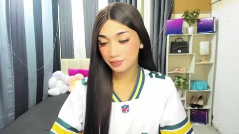 pixiedoll_ online show from July 17, 7:10 am