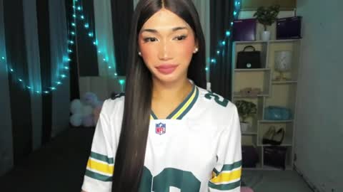 pixiedoll_ online show from July 20, 7:55 am