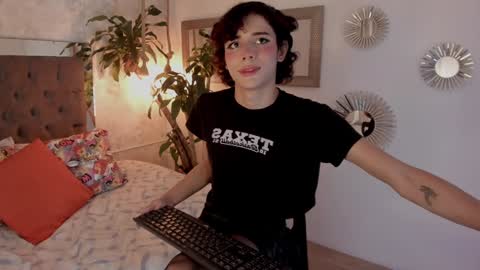 Snapshot of pixy_20 chatting on February 5, 7:50 am cris online show from February 5, 7:50 am