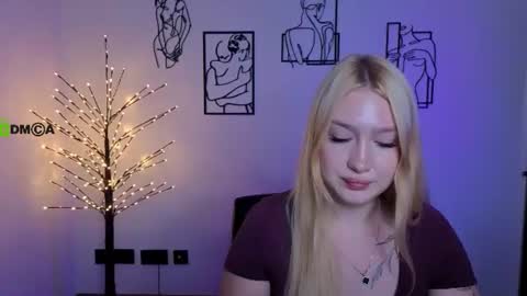 Sophie online show from August 5, 7:11 pm