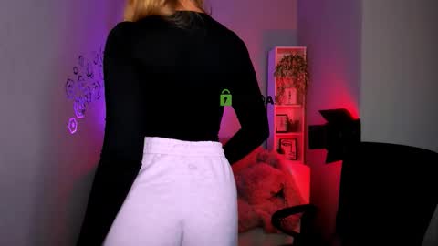 Sophie online show from September 25, 8:05 pm