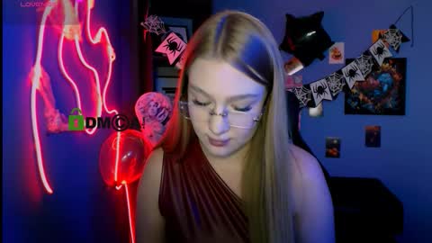 Sophie online show from October 27, 5:35 pm