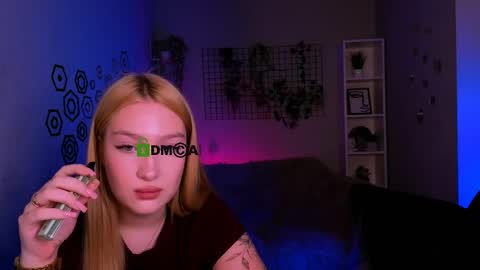 Sophie online show from May 1, 7:08 pm
