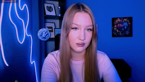 Sophie online show from November 30, 4:36 pm