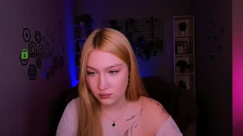 Sophie online show from May 3, 7:31 pm