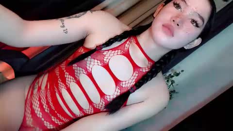 kate online show from April 24, 12:01 am