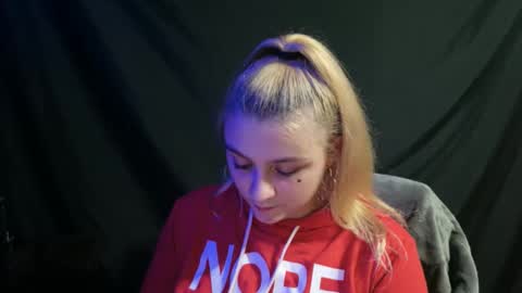 Playfulpixiee online show from December 11, 4:09 pm